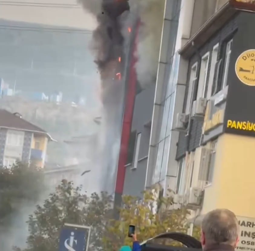 Dilovası Parfüm Fabrikasında Yangın Görüntüleri